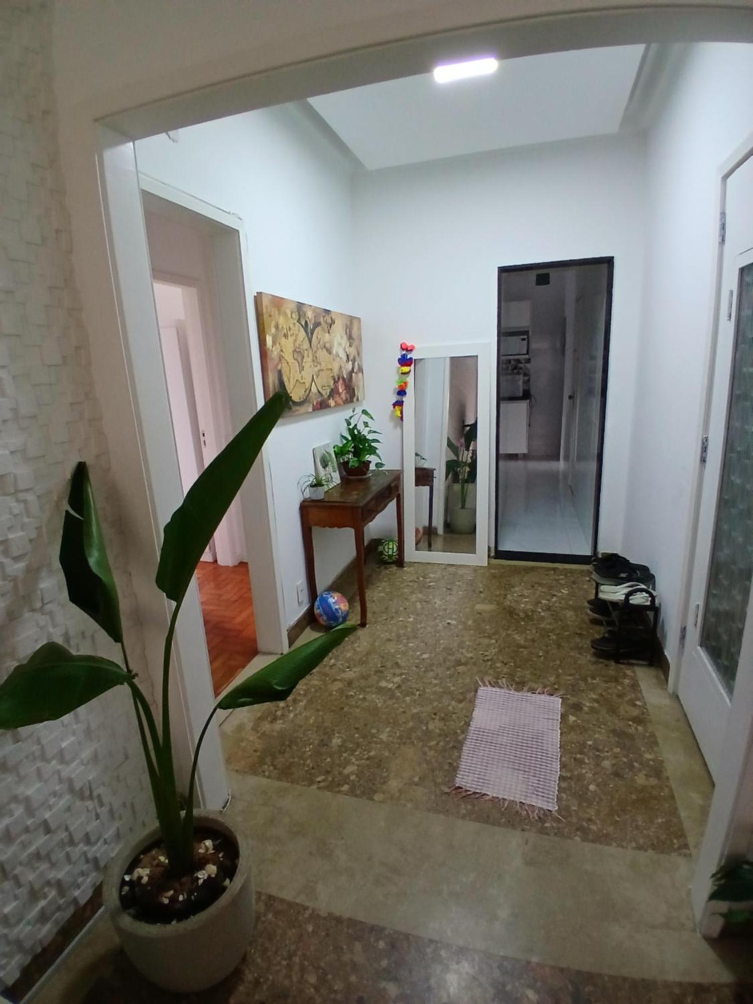 Em Frente A Com Banheiro Privativo Em Um Compartilhador - Oom With Private Bathroom In A Shared *