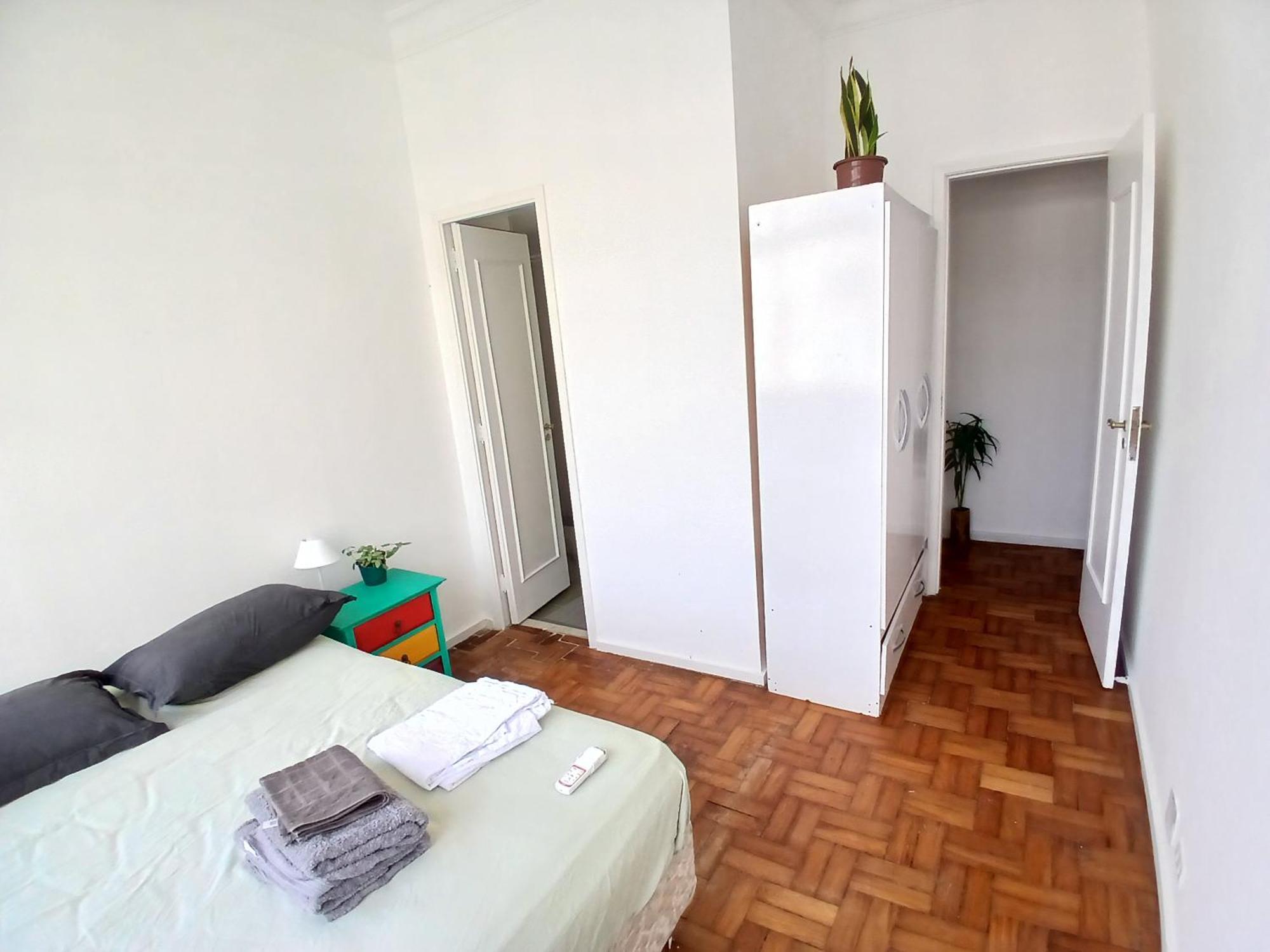 Séjour chez l'habitant With Private Bathroom In A Shared