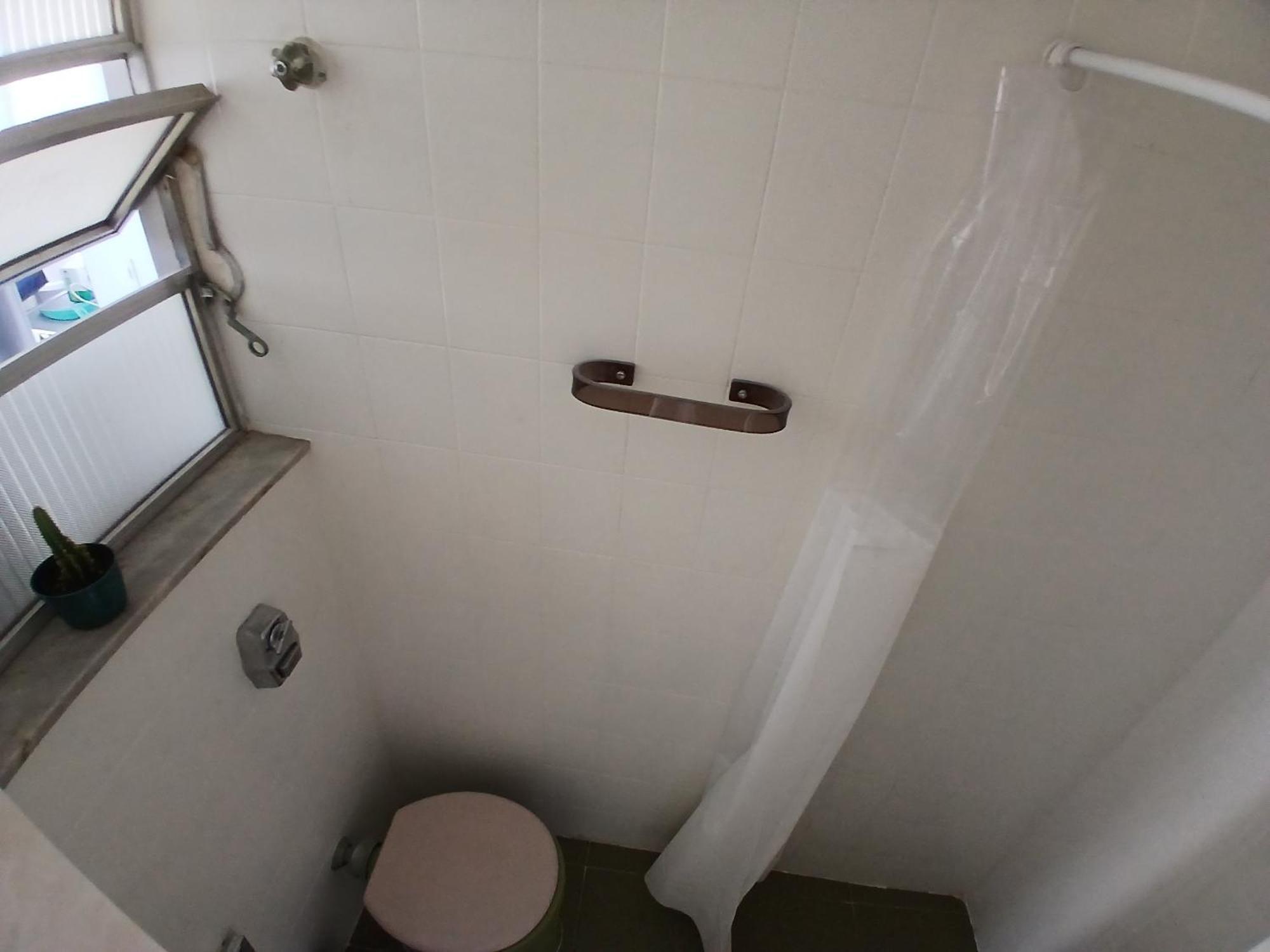 With Private Bathroom In A Shared Séjour chez l'habitant